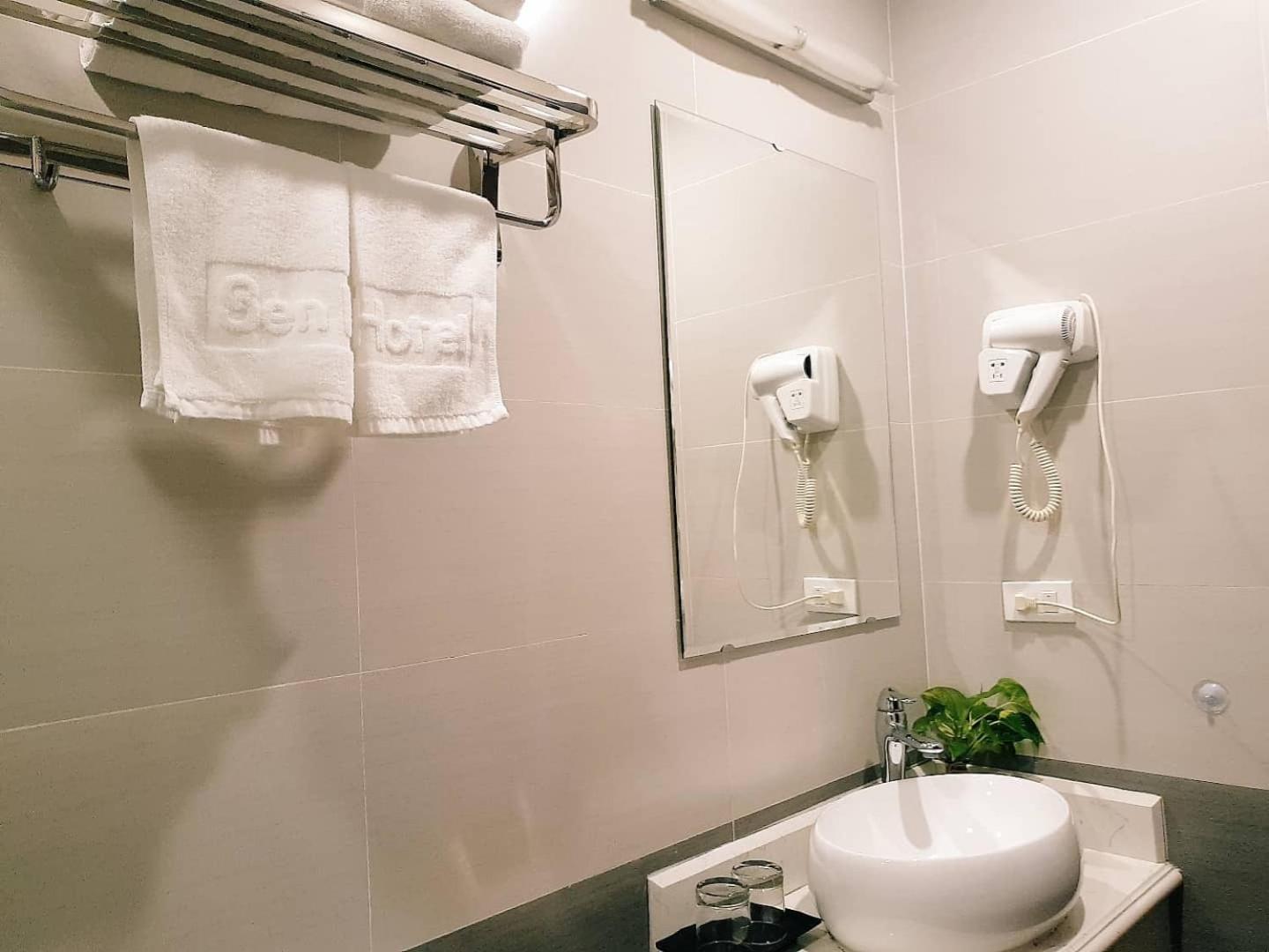 Sen Hn - By Bay Luxury Apartment Hanoi