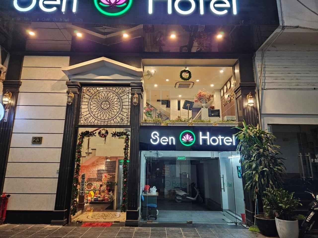 Sen Hn - By Bay Luxury Hanoi