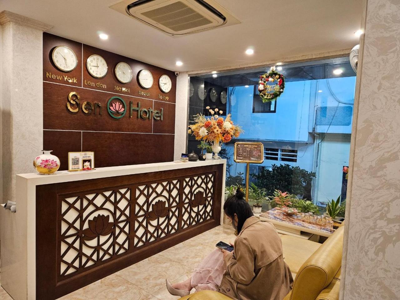 Sen Hn - By Bay Luxury Hanoi